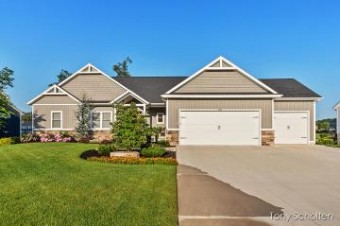 6283 Eaglewood Drive Hudsonville, MI 49426