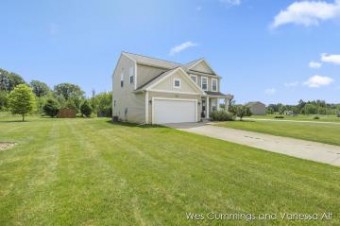 4480 Crescent Woods Court Ne Cedar Springs, MI 49319