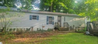 14945 Woods Trail Thompsonville, MI 49683