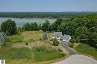 3980 Deer Ridge Trail Beulah, MI 49617