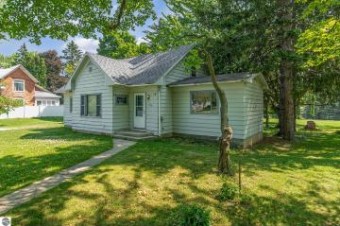 514 N Jeffery Avenue Ithaca, MI 48847