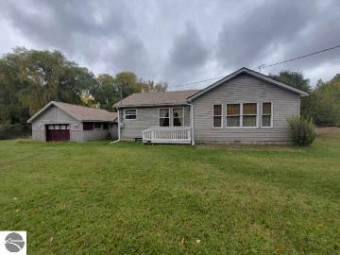 1952 W 16 Road Mesick, MI 49668