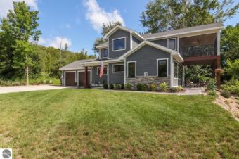 232 W Summerset Court Suttons Bay, MI 49682