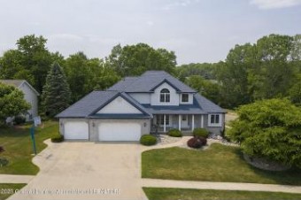 800 Woodbury Drive Grand Ledge, MI 48837