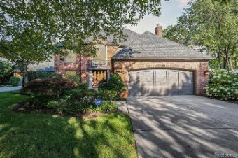 41 Windemere Place Grosse Pointe Farms, MI 48236