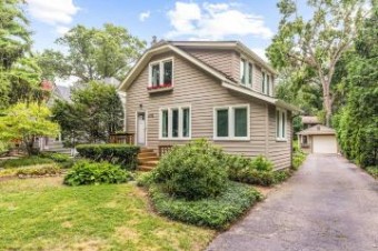 2195 Pontiac Drive Sylvan Lake, MI 48320