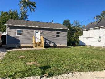 6657 S Huron River Drive South Rockwood, MI 48179