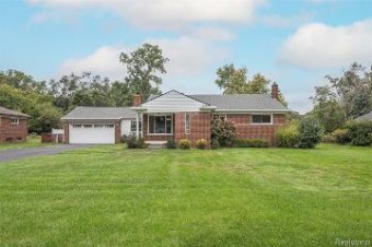 17261 Macarthur Redford, MI 48240