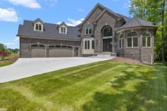 55764 Buckthorn Shelby Township, MI 48316