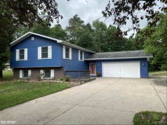 1734 Cedar Knoll Caro, MI 48723