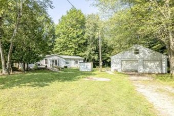 2440 Phipps Applegate, MI 48401