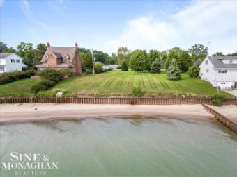 6490 Lakeshore Burtchville, MI 48059