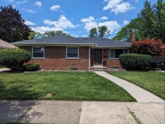 21363 Broadstone Harper Woods, MI 48225