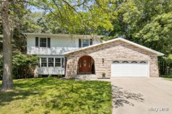 3717 Bellaire Court Norton Shores, MI 49441