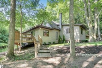 8242 S Sullivan Cedar, MI 49621