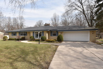 W202N11488 Merkel Dr, Germantown, WI 53022-2914