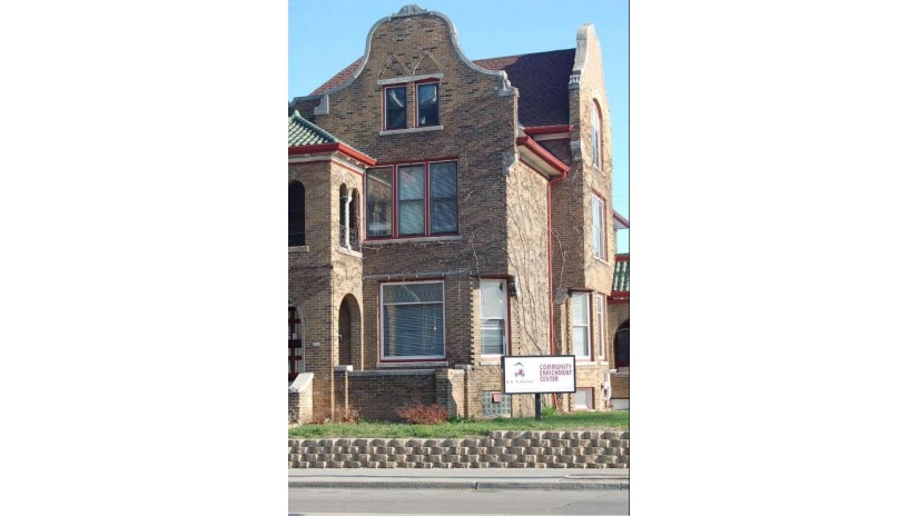 804 W Greenfield Ave Milwaukee, WI 53204 by Anderson Commercial Group, LLC $475,000
