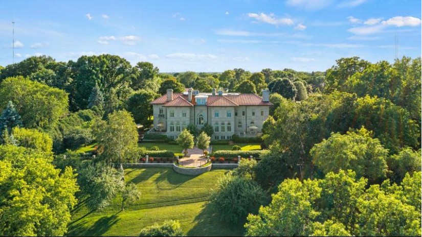 5270 N Lake Dr Whitefish Bay, WI 53217-5369 by Mahler Sotheby's International Realty $6,950,000