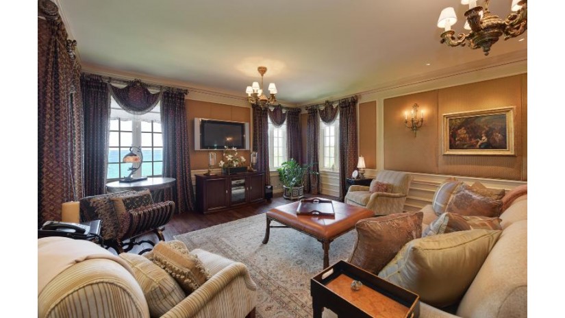 5270 N Lake Dr Whitefish Bay, WI 53217-5369 by Mahler Sotheby's International Realty $6,950,000
