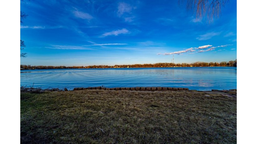 24300 72nd St Paddock Lake, WI 53168 by @properties $499,000