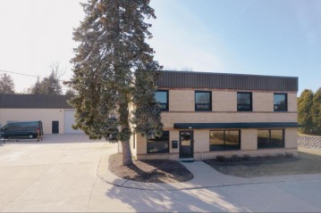 8035 N Port Washington Rd, Fox Point, WI 53217