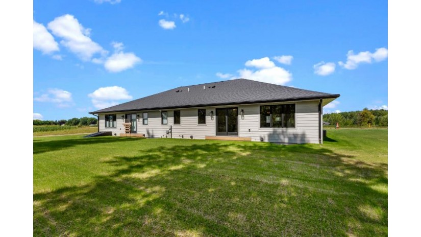 562 Raybern Ct Random Lake, WI 53075 by Redefined Realty Advisors LLC - 2627325800 $399,900