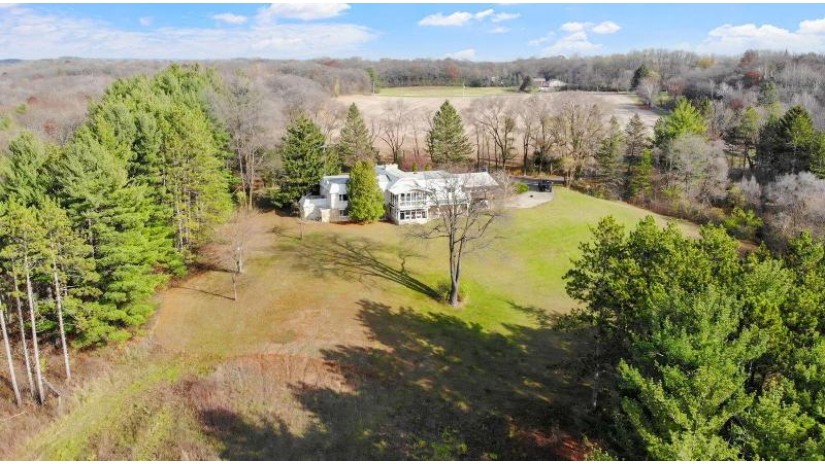 1966 Knob Rd 1952 Lyons, WI 53105-8600 by Mahler Sotheby's International Realty $2,795,000