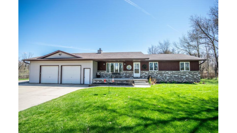 6265 Hilldale Dr Hartford, WI 53027 by Emmer Real Estate Group $1,199,000