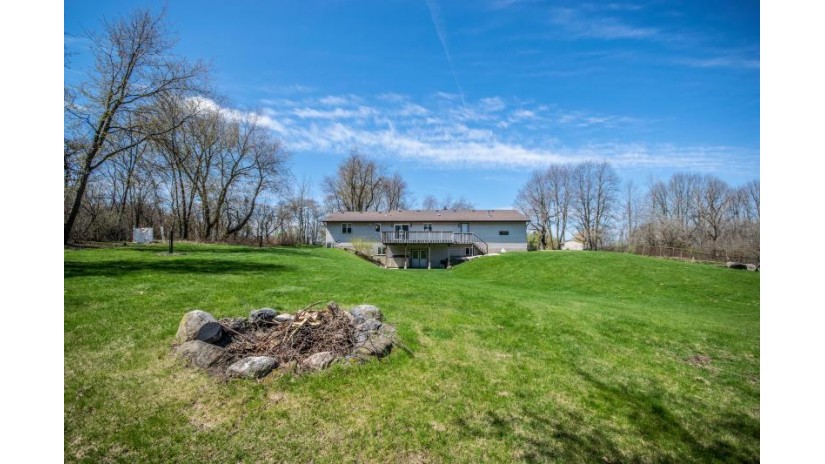 6265 Hilldale Dr Hartford, WI 53027 by Emmer Real Estate Group $1,199,000