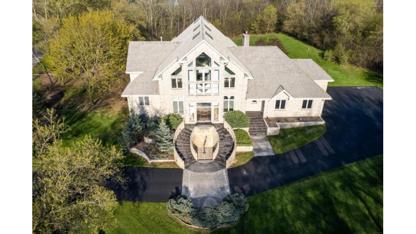 N7W29697 Thames Rd Delafield, WI 53188 by First Weber Inc - Brookfield $1,295,000