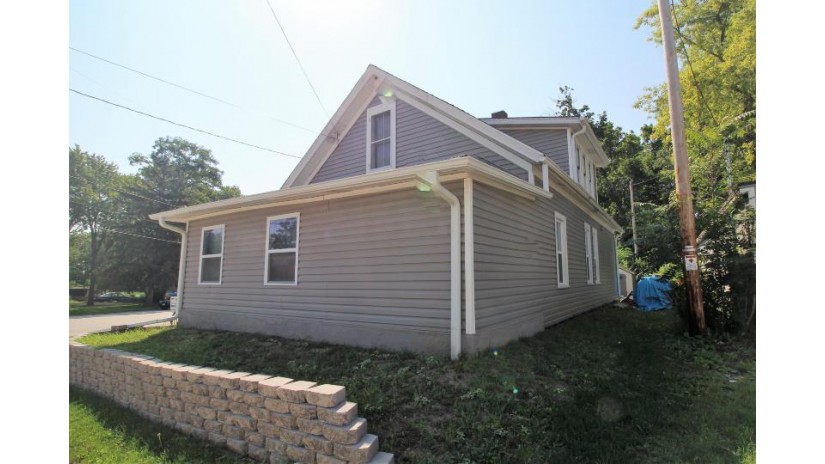 305 S Rochester St 301 Mukwonago, WI 53149 by Redefined Realty Advisors LLC - 2627325800 $279,900