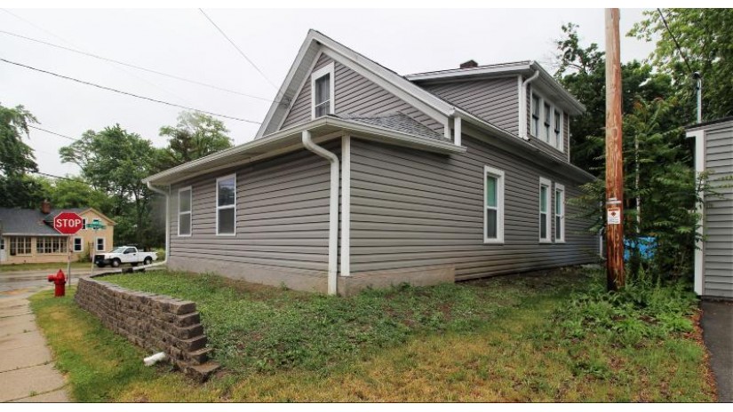 305 S Rochester St 301 Mukwonago, WI 53149 by Redefined Realty Advisors LLC - 2627325800 $279,900