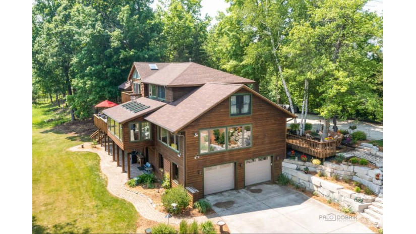 6215 Riesch Rd West Bend, WI 53095 by Stateline Dream Homes, Inc. $2,750,000