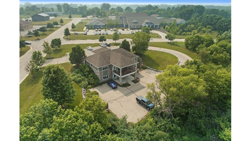 1560 N Country Club Pkwy Elkhorn, WI 53121 by Bear Realty Of Burlington $565,000