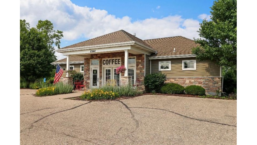 1560 N Country Club Pkwy Elkhorn, WI 53121 by Bear Realty Of Burlington $565,000