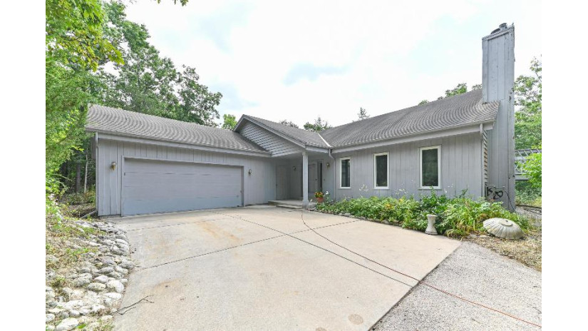 S50W34299 Ridgeway Dr Ottawa, WI 53118 by Berkshire Hathaway HomeServices Metro Realty $495,000