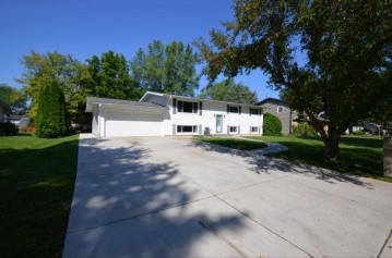 348 S Woodland Dr, Whitewater, WI 53190-1528