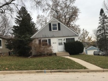 3632 S 33rd St, Greenfield, WI 53221-1119