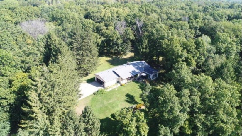 2716 N Scharine Rd Johnstown, WI 53190 by Tincher Realty $379,900