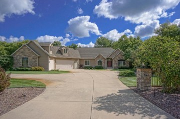 794 Ravine Ridge Dr, Richfield, WI 53017-9115