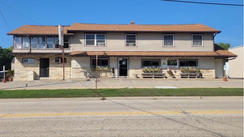 814 N Church St Watertown, WI 53098 by Realty Executives Platinum - 920-539-5392 $1,285,000