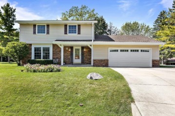 W162S7475 Erin Ct, Muskego, WI 53150-9714