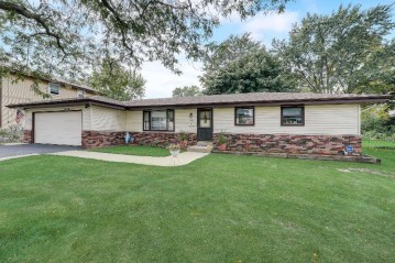 4023 S 41st St, Greenfield, WI 53221-1039
