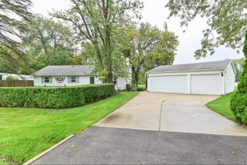 S70W14363 Belmont Dr, Muskego, WI 53150-3105
