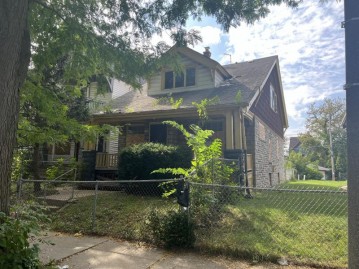 3143 N 26th St, Milwaukee, WI 53206-1219