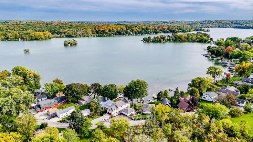 5648 W Lake Dr West Bend, WI 53095 by Leitner Properties $2,250,000