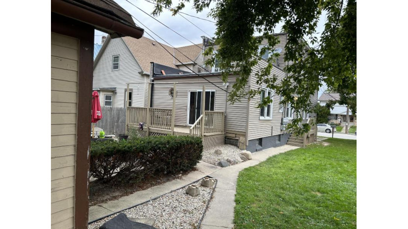 1221 Michigan Ave South Milwaukee, WI 53172 by Realty Executives Integrity~Brookfield - brookfieldfrontdesk@realtyexecutives.com $319,900