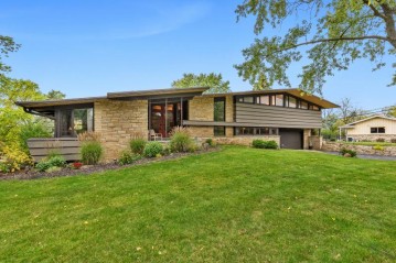 745 Janacek Rd, Brookfield, WI 53045-6054