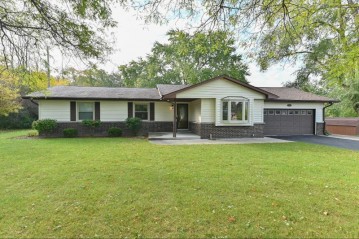 10011 Brookside Dr, Caledonia, WI 53108