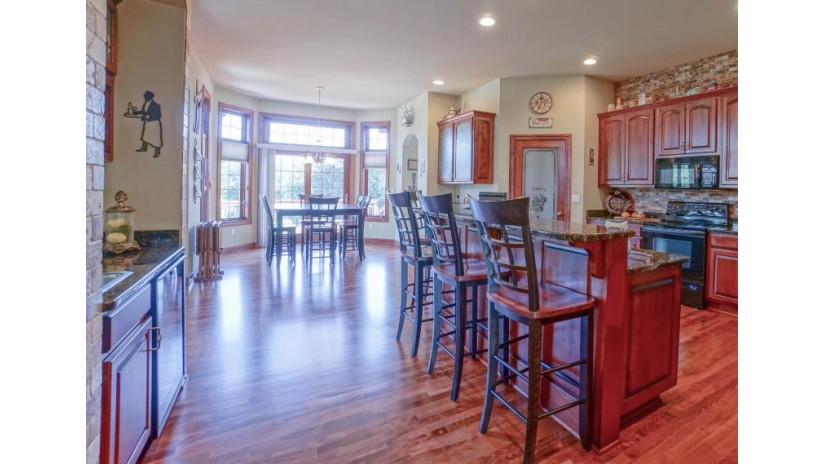 W252S5248 Sage Rd Waukesha, WI 53189 by Lake Country Flat Fee $879,900